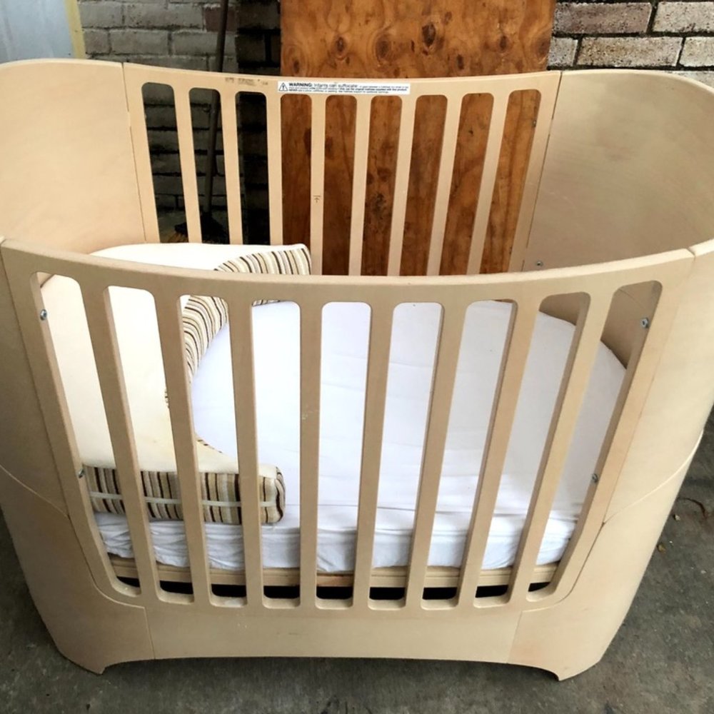 LEANDER 4-1 Convertible Crib (Perfect Condition)